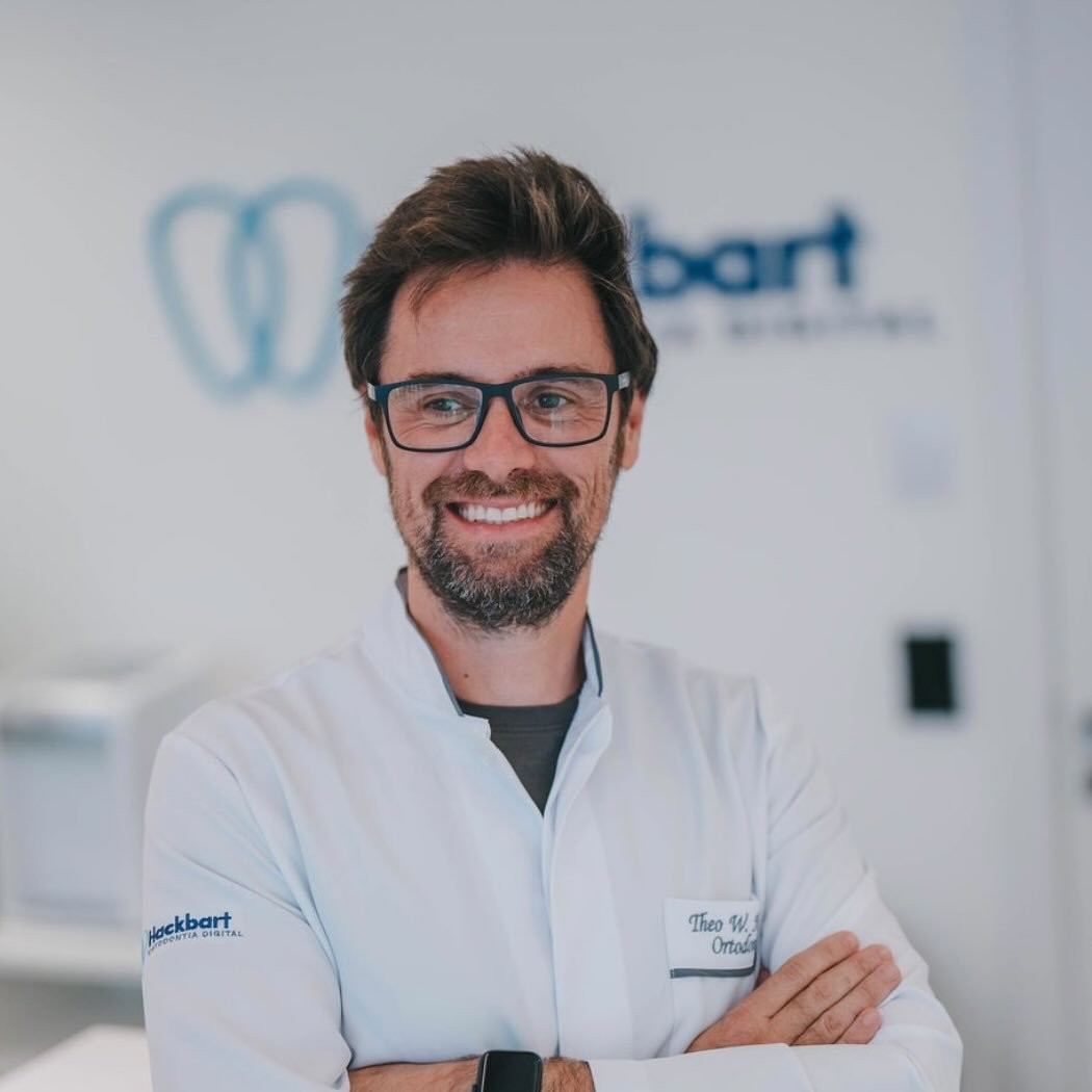 Dr. Theo W. Hackbart, ortodontista em Pelotas